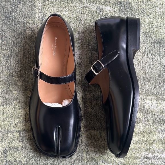 Maison Martin Margiela Shoes - Maison Martin Margiela Black Leather Tabi Mary Jane Flats with Buckle